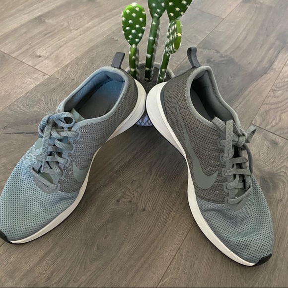Nike Shoes - Nike Women's Dualtone Racer Running Shoe Size 9